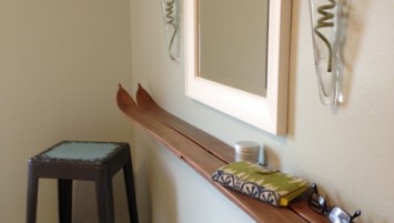 Shelf made of old skis